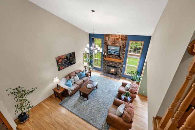 1952 Blackhawk DRIVE, Grafton, WI 53024