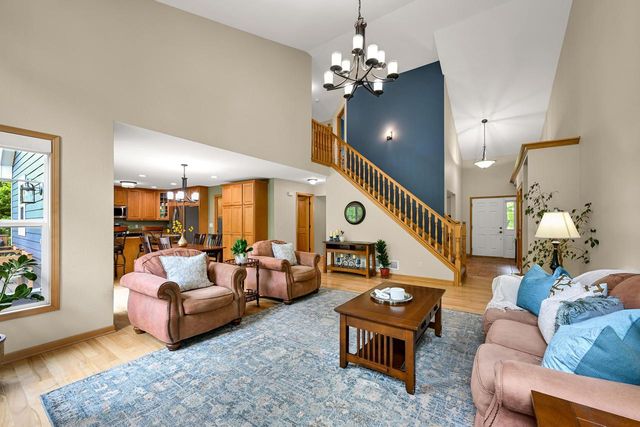 1952 Blackhawk DRIVE, Grafton, WI 53024