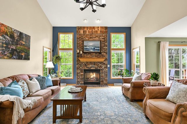 1952 Blackhawk DRIVE, Grafton, WI 53024