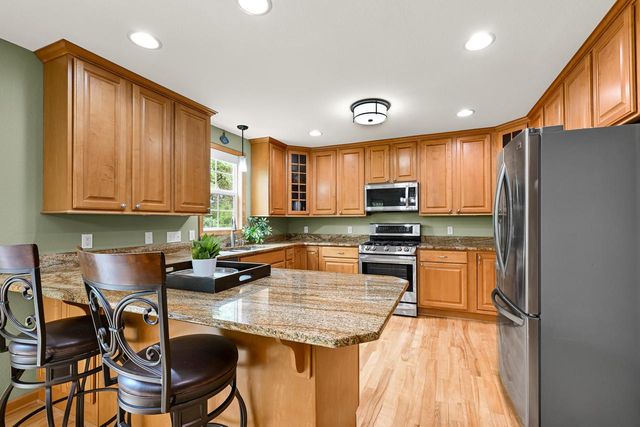 1952 Blackhawk DRIVE, Grafton, WI 53024