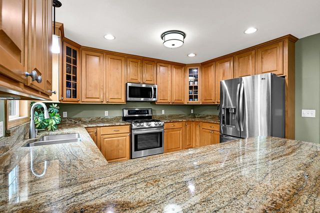 1952 Blackhawk DRIVE, Grafton, WI 53024