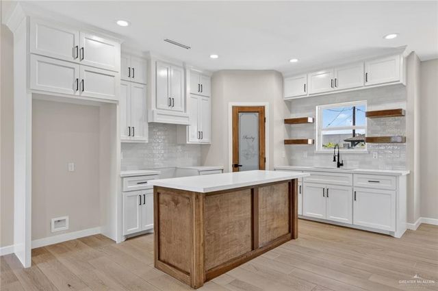 910 Trinity Street, Alamo, TX 78516