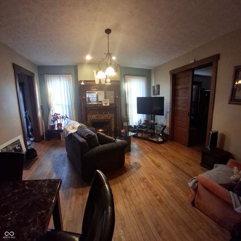 102 N Warren Street, West Lebanon, IN 47991