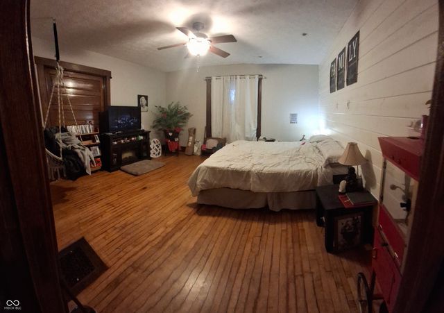 102 N Warren Street, West Lebanon, IN 47991