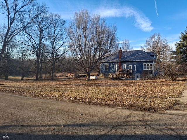 102 N Warren Street, West Lebanon, IN 47991