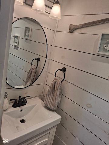 102 N Warren Street, West Lebanon, IN 47991