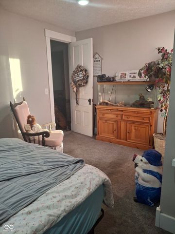 102 N Warren Street, West Lebanon, IN 47991