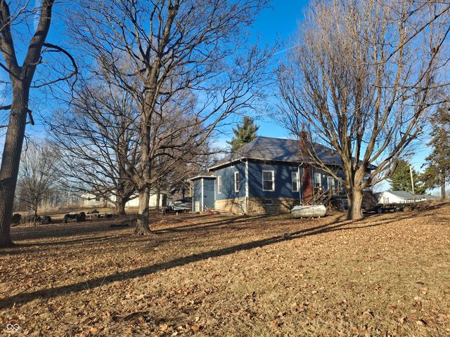 102 N Warren Street, West Lebanon, IN 47991