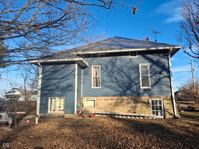 102 N Warren Street, West Lebanon, IN 47991