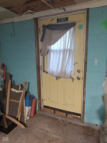 102 N Warren Street, West Lebanon, IN 47991