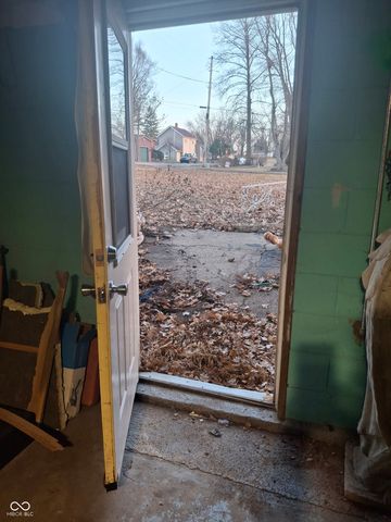 102 N Warren Street, West Lebanon, IN 47991