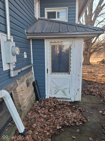 102 N Warren Street, West Lebanon, IN 47991