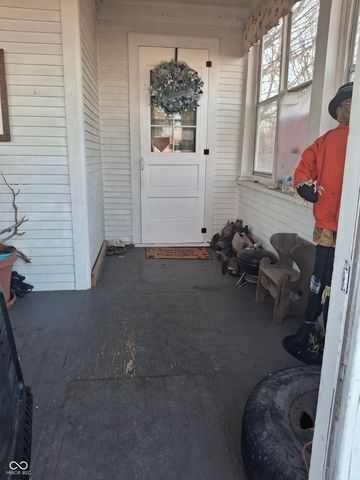 102 N Warren Street, West Lebanon, IN 47991