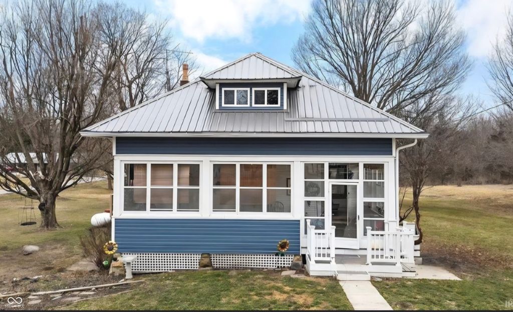 102 N Warren Street, West Lebanon, IN 47991