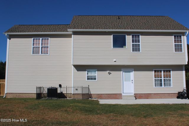 305 Trappers Road, Hubert, NC 28539