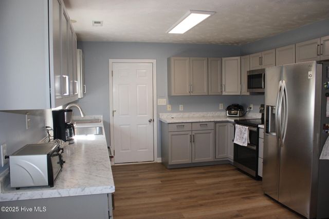 305 Trappers Road, Hubert, NC 28539