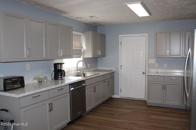 305 Trappers Road, Hubert, NC 28539