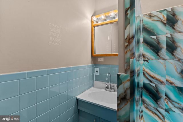 129 BLAKE AVE, Jenkintown, PA 19046