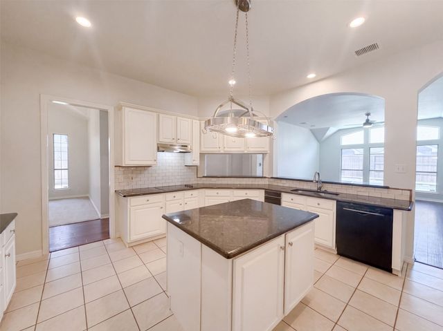 6 Cimarron Court, Trophy Club, TX 76262