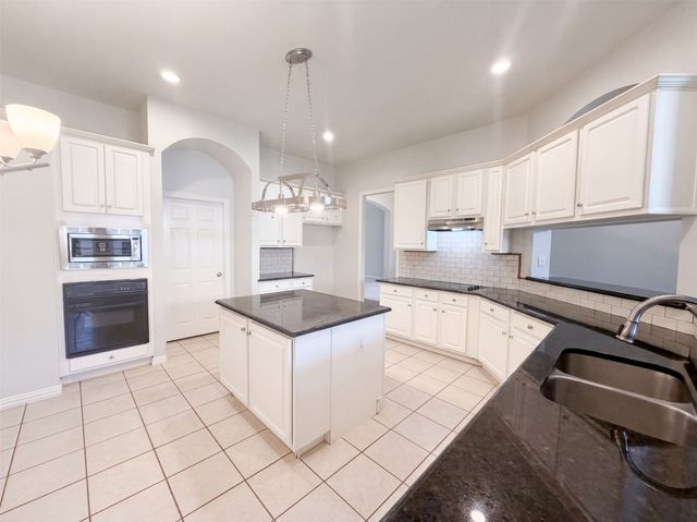 6 Cimarron Court, Trophy Club, TX 76262