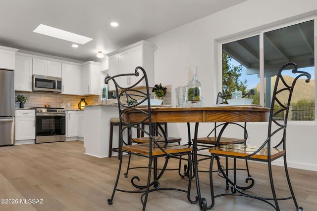 8020 N La Oesta Avenue, Tucson, AZ 85704