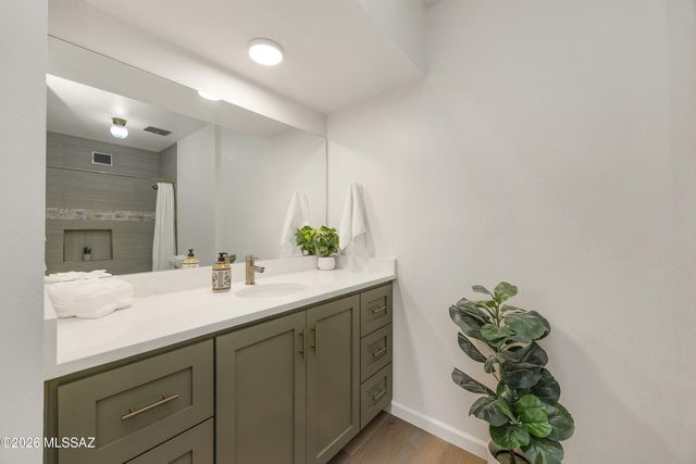 8020 N La Oesta Avenue, Tucson, AZ 85704