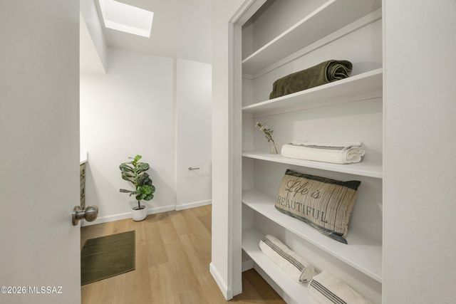 8020 N La Oesta Avenue, Tucson, AZ 85704