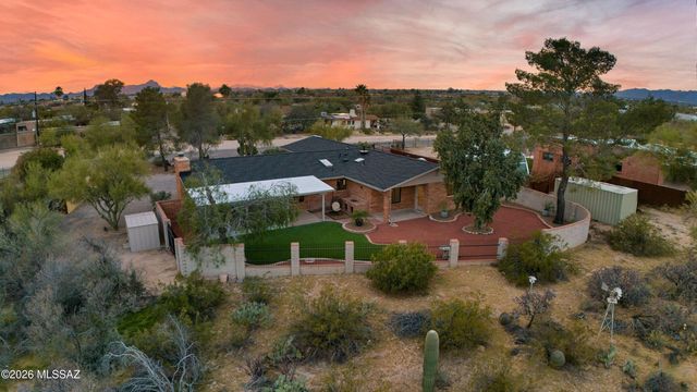 8020 N La Oesta Avenue, Tucson, AZ 85704