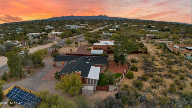 8020 N La Oesta Avenue, Tucson, AZ 85704