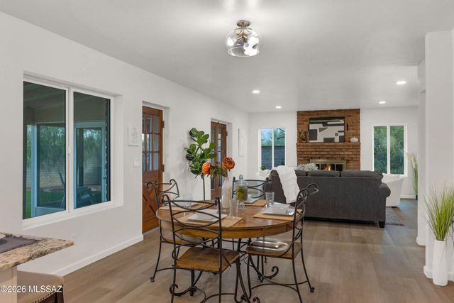 8020 N La Oesta Avenue, Tucson, AZ 85704