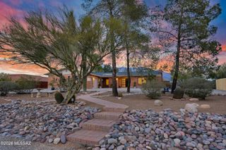 8020 N La Oesta Avenue, Tucson, AZ 85704