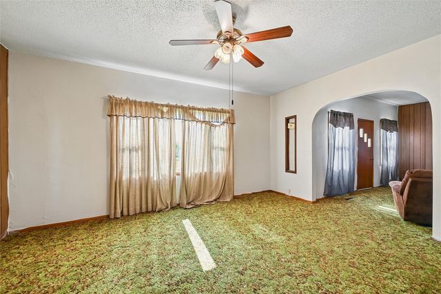 7771 13th Ave Drive, Belle Plaine, IA 52208