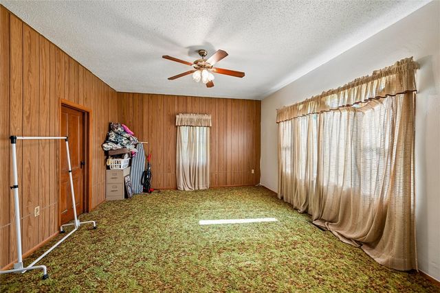 7771 13th Ave Drive, Belle Plaine, IA 52208