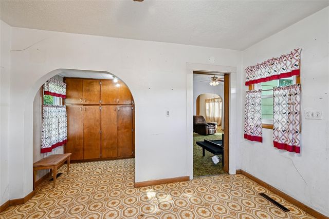 7771 13th Ave Drive, Belle Plaine, IA 52208