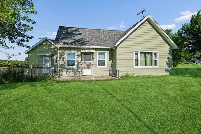 7771 13th Ave Drive, Belle Plaine, IA 52208