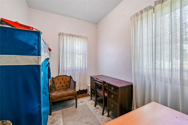 7771 13th Ave Drive, Belle Plaine, IA 52208