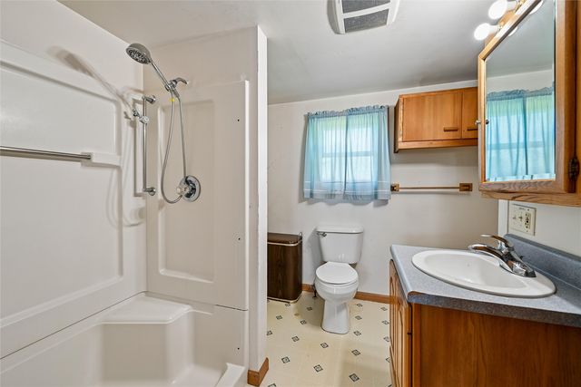 7771 13th Ave Drive, Belle Plaine, IA 52208