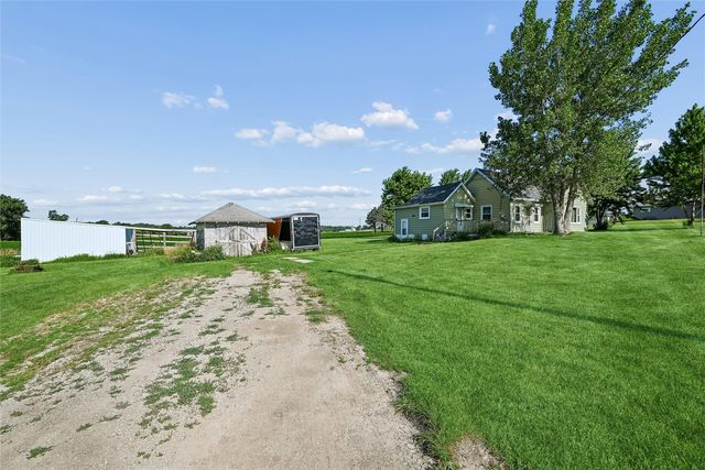 7771 13th Ave Drive, Belle Plaine, IA 52208