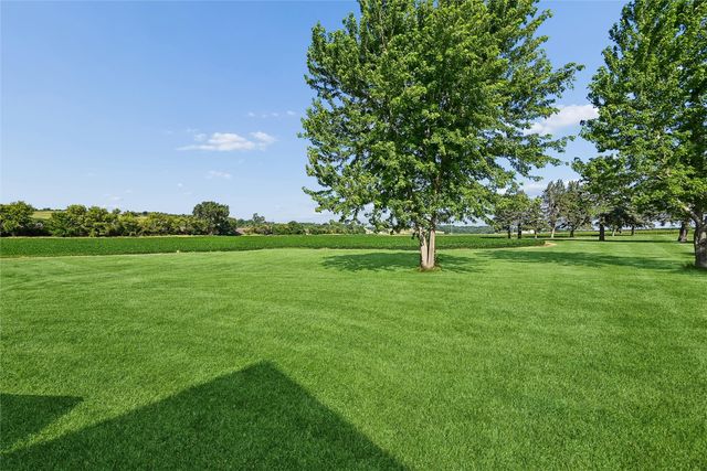 7771 13th Ave Drive, Belle Plaine, IA 52208