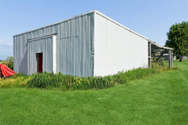 7771 13th Ave Drive, Belle Plaine, IA 52208