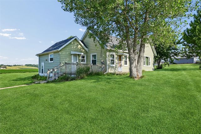 7771 13th Ave Drive, Belle Plaine, IA 52208