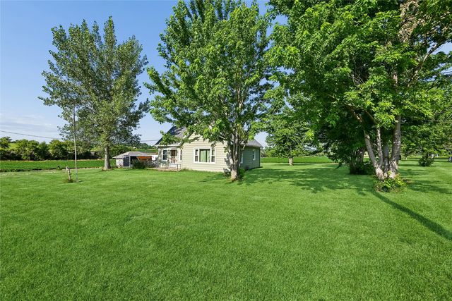 7771 13th Ave Drive, Belle Plaine, IA 52208