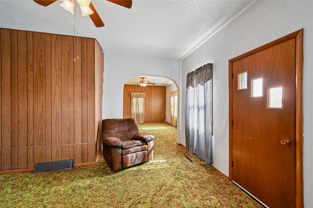 7771 13th Ave Drive, Belle Plaine, IA 52208