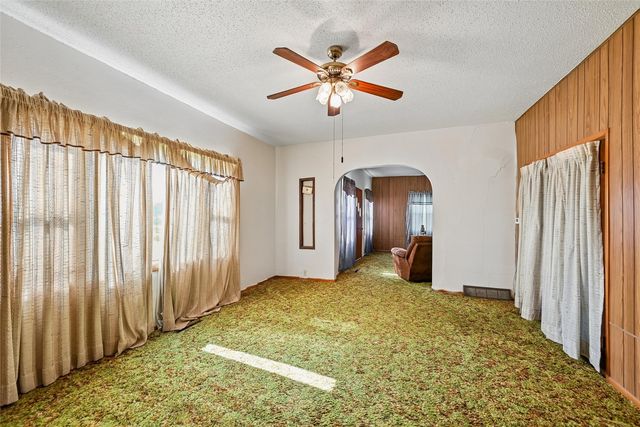 7771 13th Ave Drive, Belle Plaine, IA 52208