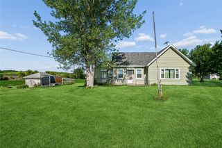 7771 13th Ave Drive, Belle Plaine, IA 52208