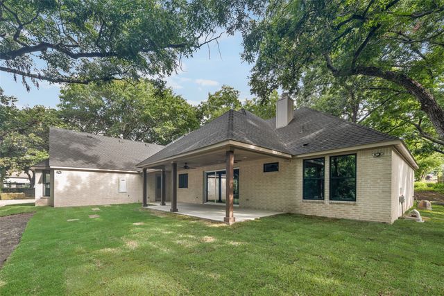 900 Red Oak Creek Drive, Ovilla, TX 75154