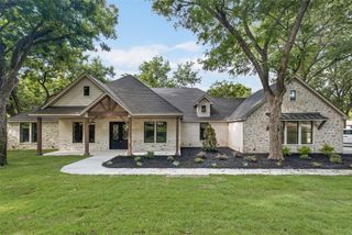 900 Red Oak Creek Drive, Ovilla, TX 75154