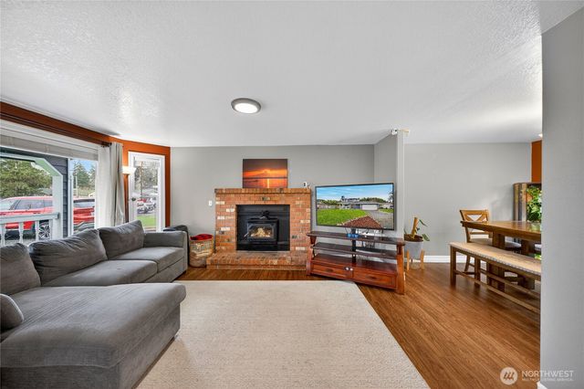 861 NW Haslo Pl, Oak Harbor, WA 98277