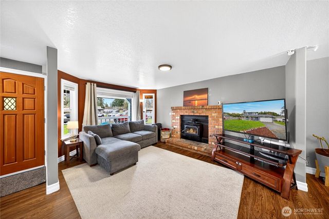 861 NW Haslo Pl, Oak Harbor, WA 98277