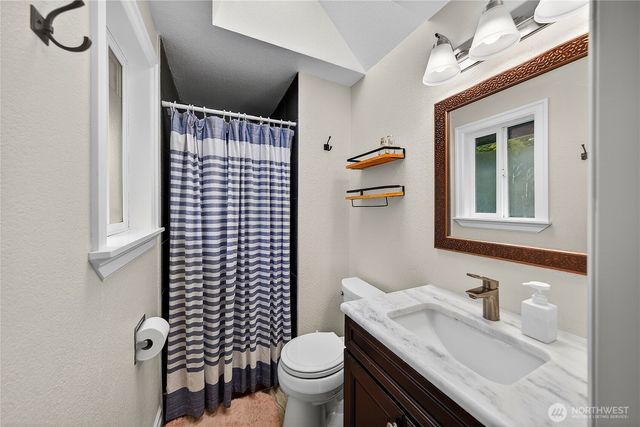 861 NW Haslo Pl, Oak Harbor, WA 98277